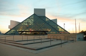 1280px-Rock-and-roll-hall-of-fame-sunset