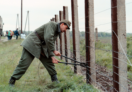 Cutting down the border fence between Hungary and Austria