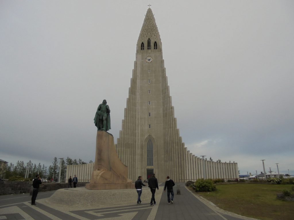 The statue of Leifur Eiríksson before Hallgrimskirkja.